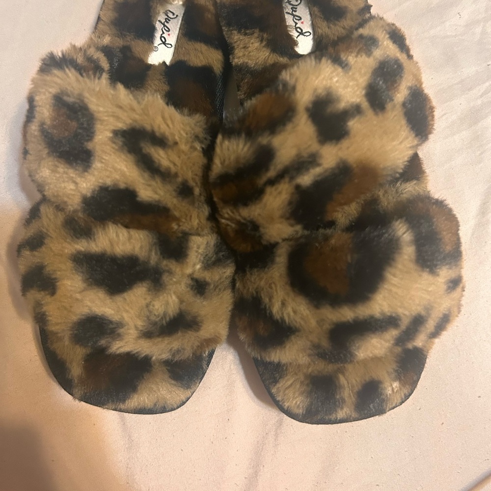 Leopard Print Fuzzy Slippers